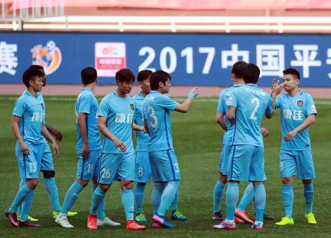 票房|《铁拳》跻身年度三甲《天才枪手》首周过亿 2017-10-16 上周内地票房报收8.79亿，《羞羞的铁拳》《追龙》等国庆档热门影片持续热度不减，持续霸占排行榜前列，泰国高口碑电影《天才枪手》首周三天票房过亿，相比之下其他进口片就没那么好过了，《我的爸爸是森林之王 5天55小时全景直击第38届金鸡奖，电影频道精彩呈现2025“金鸡直播间” 2025-11-19 听雄鸡啼晓，望星辰大海。