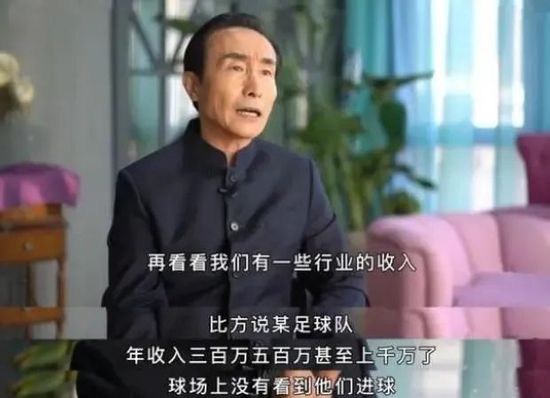 张天爱短发配红唇 眼神魅惑诠释别样干练性感 2017-12-28 近日，人气女演员张天爱受邀拍摄的某时尚大片新鲜出炉。